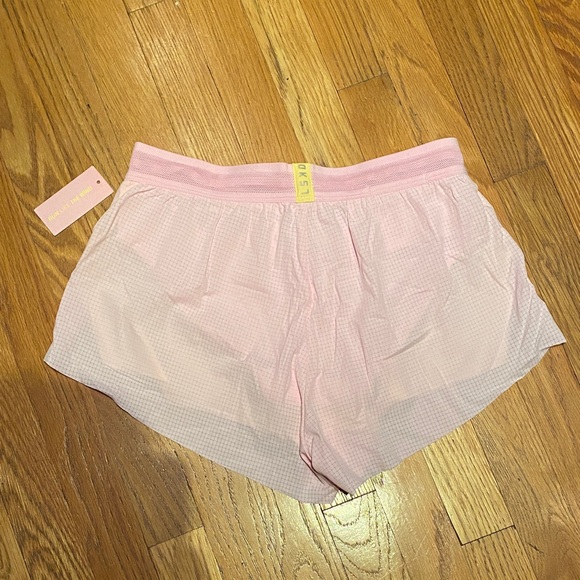 LSKD x Grace Grove Accelerate Mid-Rise Running Shorts - Lemon & Marshmallow - Picture 2 of 5